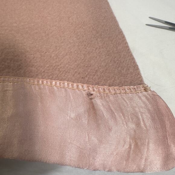 Vtg Chatham 100% Virgin Wool Blanket Pink Satin Binding 86” X 67” USA Made Read - Picture 5 of 9